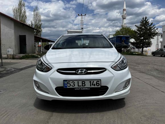 Sahibinden Hyundai Accent Blue 1.4 D-CVVT Mode Plus 2015 Model  88.000 km Beyaz