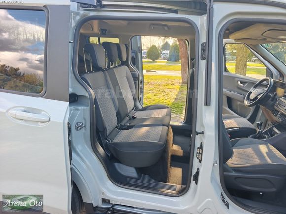 HATASIZ 2024 MODEL FORD TOURNEO COURİER 1.5 DİZEL TİTANYUM 100 B