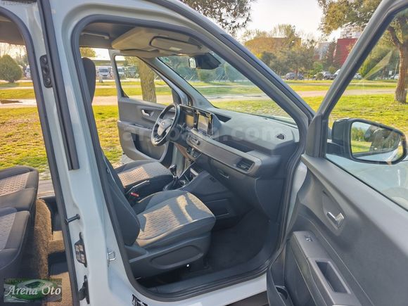 HATASIZ 2024 MODEL FORD TOURNEO COURİER 1.5 DİZEL TİTANYUM 100 B