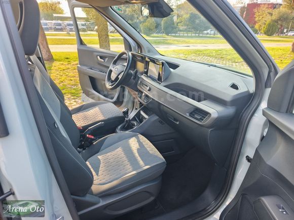 HATASIZ 2024 MODEL FORD TOURNEO COURİER 1.5 DİZEL TİTANYUM 100 B