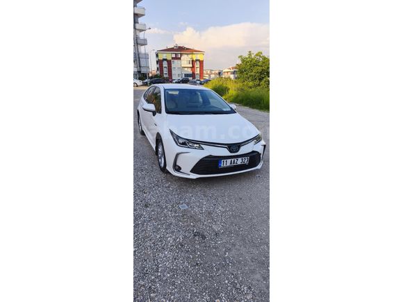 Sahibinden Toyota Corolla 1.8 Hybrid Dream 2021 Model  75.000 km Beyaz