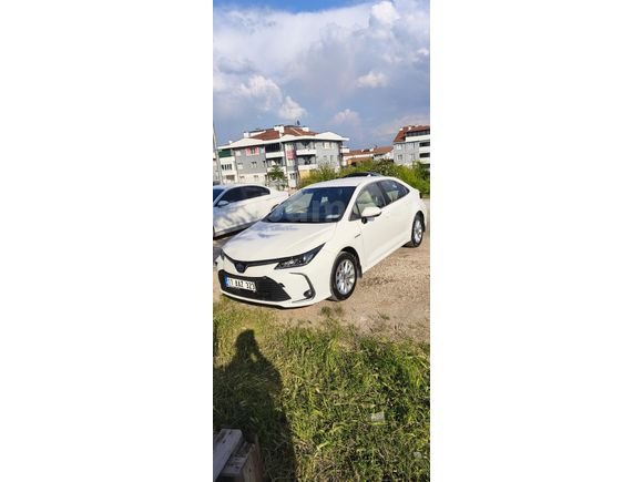 Sahibinden Toyota Corolla 1.8 Hybrid Dream 2021 Model  75.000 km Beyaz