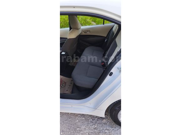 Sahibinden Toyota Corolla 1.8 Hybrid Dream 2021 Model  75.000 km Beyaz