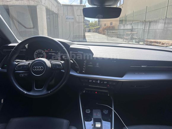 Sahibinden Audi A3 Sedan 35 TFSI S-Line 2023 Model İstanbul 51.000km Beyaz