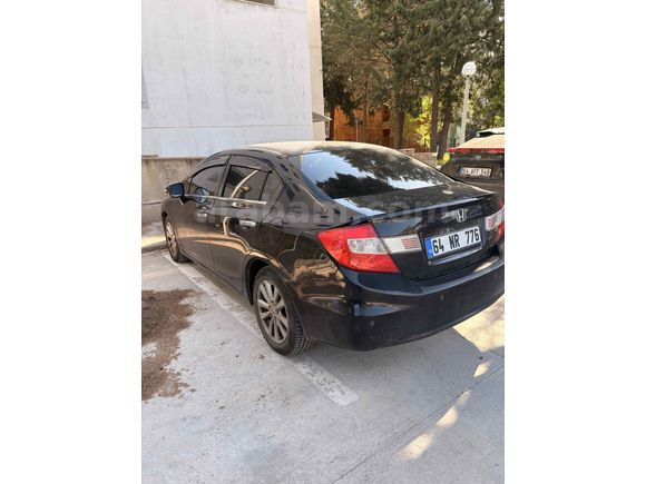 Honda Civic 1.6i VTEC Eco Elegance 2014 Model 