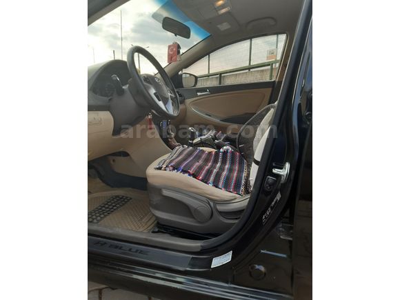 Sahibinden Hyundai Accent Blue 1.4 CVVT Prime 2012 Model  164.500 km Siyah