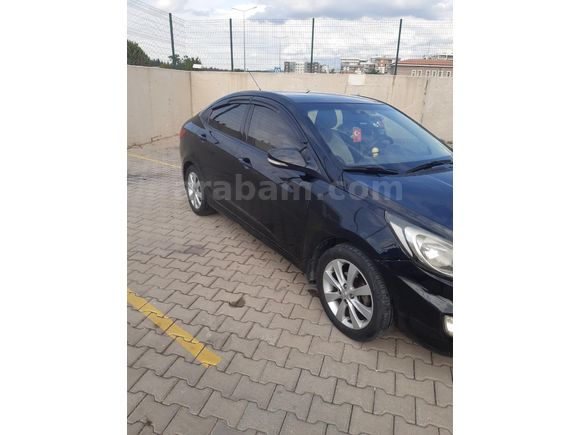 Sahibinden Hyundai Accent Blue 1.4 CVVT Prime 2012 Model  164.500 km Siyah