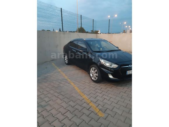 Sahibinden Hyundai Accent Blue 1.4 CVVT Prime 2012 Model  164.500 km Siyah