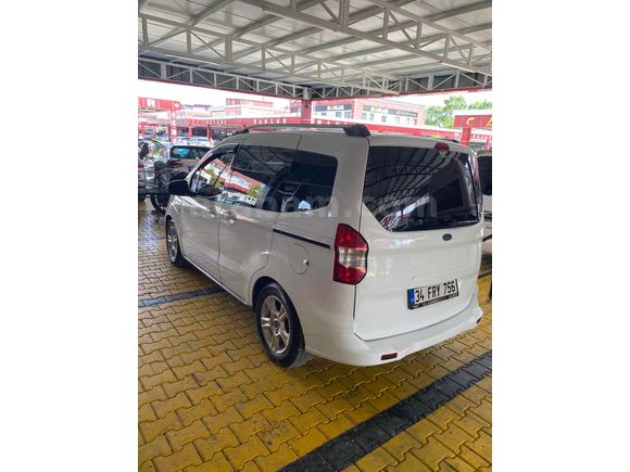 Galeriden Ford Tourneo Courier 1.5 TDCi Delux 2022 Model Van