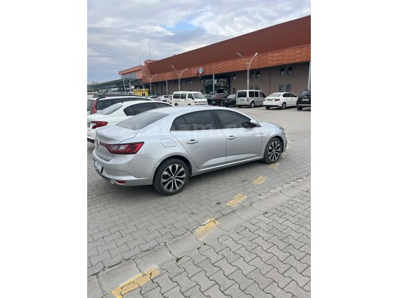 Sahibinden Renault Megane 1.3 TCe Icon 2023 Model 
