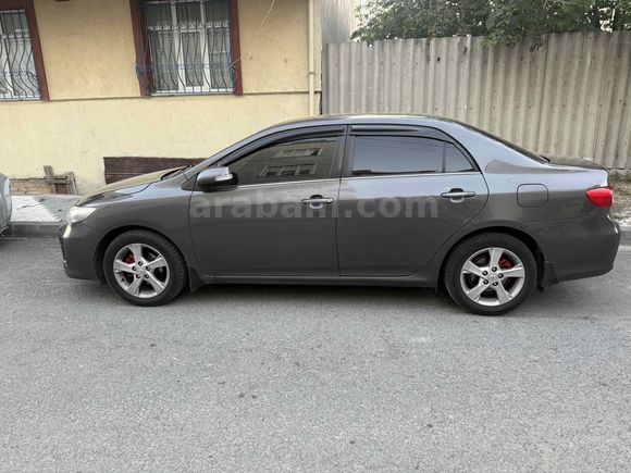 Sahibinden Toyota Corolla 1.4 D-4D Elegant 2011 Model  207000 km Füme