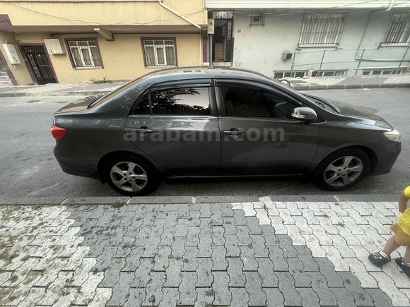 Sahibinden Toyota Corolla 1.4 D-4D Elegant 2011 Model  207000 km Füme