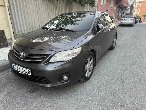 Sahibinden Toyota Corolla 1.4 D-4D Elegant 2011 Model  207000 km Füme