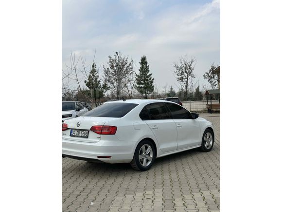 Sahibinden Volkswagen Jetta 1.6 TDi Trendline 2015 Model  270.000 km Beyaz