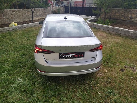 2023 MODEL SKODA OCTAVİA  1.0 E-TECH ELİTE DSG   ARAÇ YETKİLİ SERVİS BAKIMLI