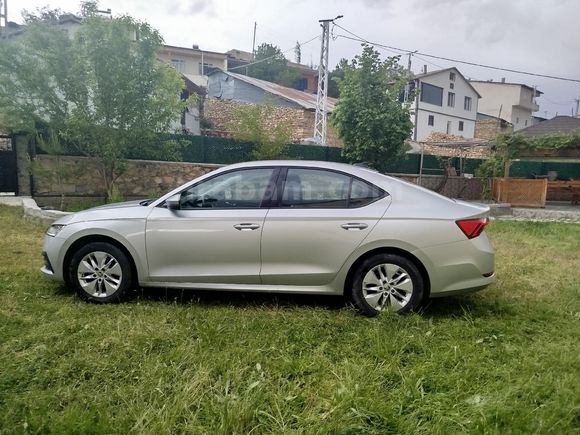 2023 MODEL SKODA OCTAVİA  1.0 E-TECH ELİTE DSG   ARAÇ YETKİLİ SERVİS BAKIMLI