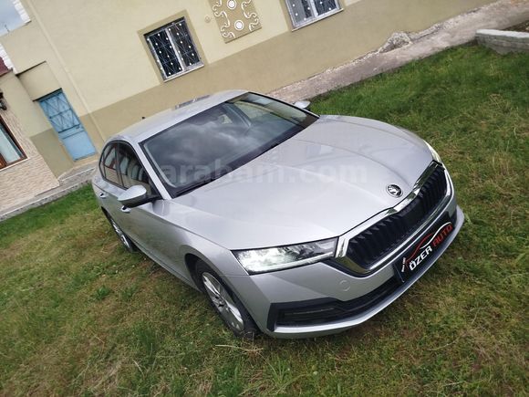 2023 MODEL SKODA OCTAVİA  1.0 E-TECH ELİTE DSG   ARAÇ YETKİLİ SERVİS BAKIMLI