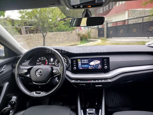 2023 MODEL SKODA OCTAVİA  1.0 E-TECH ELİTE DSG   ARAÇ YETKİLİ SERVİS BAKIMLI