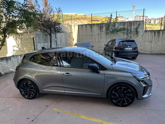 Sahibinden Renault Clio 1.0 TCe Techno Esprit Alpine 2023 Model Kocaeli 38100 km Mineral Gri