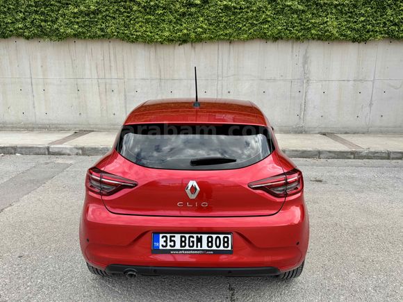 10 BİN KM’DE Renault Clio 1.0 TCe Joy 2022 Model İzmir
