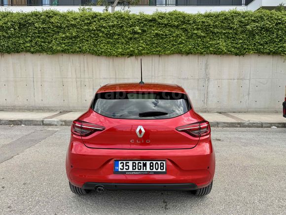 10 BİN KM’DE Renault Clio 1.0 TCe Joy 2022 Model İzmir