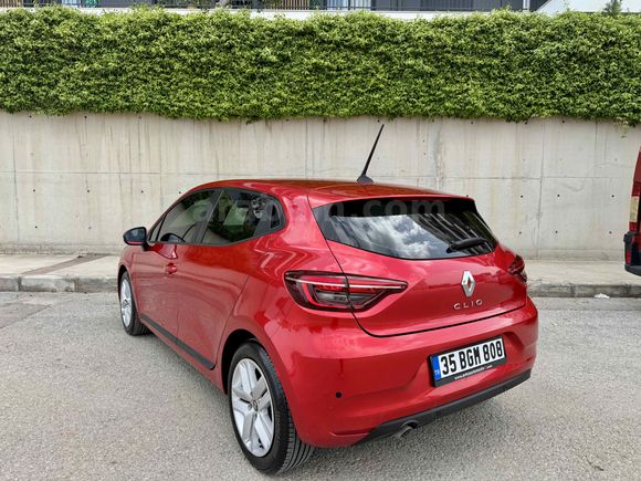 10 BİN KM’DE Renault Clio 1.0 TCe Joy 2022 Model İzmir