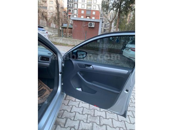 Sahibinden Volkswagen Jetta 1.6 TDi Comfortline 2014 Model Batman 139.000 km Gri (Gümüş)