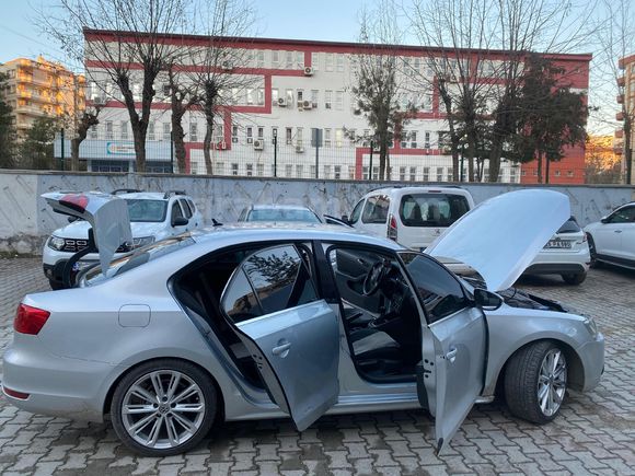 Sahibinden Volkswagen Jetta 1.6 TDi Comfortline 2014 Model Batman 139.000 km Gri (Gümüş)