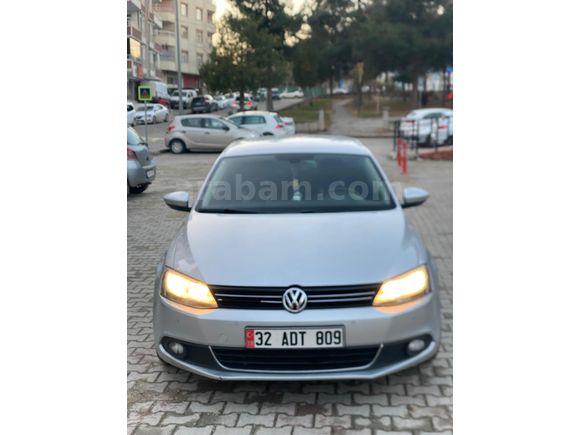 Sahibinden Volkswagen Jetta 1.6 TDi Comfortline 2014 Model Batman 139.000 km Gri (Gümüş)