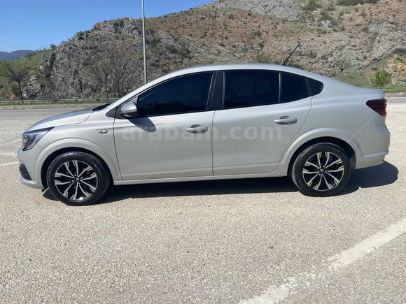 Sahibinden Renault Taliant 1.0 T Touch 2023 Model  60.000 km Gri (Gümüş)