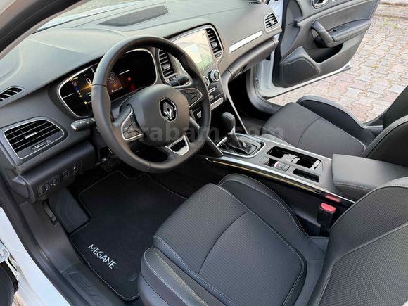 2025 RENAULT MEGANE 1.3 TCE ICON İLK SAHİBİ BOYASIZ SIFIR EMSALİ