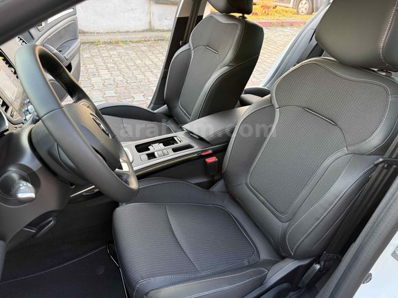 2025 RENAULT MEGANE 1.3 TCE ICON İLK SAHİBİ BOYASIZ SIFIR EMSALİ