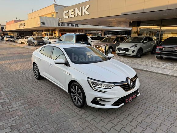 2025 RENAULT MEGANE 1.3 TCE ICON İLK SAHİBİ BOYASIZ SIFIR EMSALİ