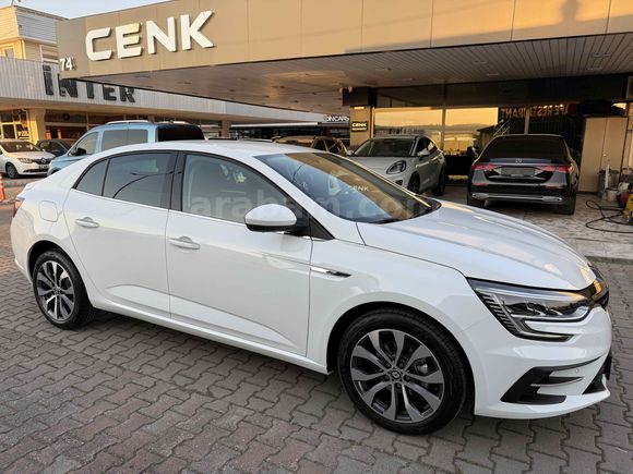 2025 RENAULT MEGANE 1.3 TCE ICON İLK SAHİBİ BOYASIZ SIFIR EMSALİ