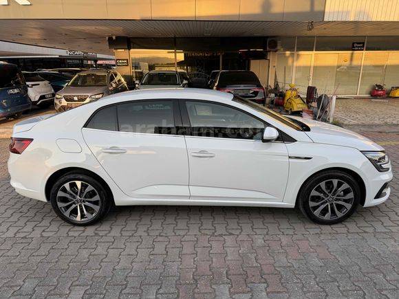 2025 RENAULT MEGANE 1.3 TCE ICON İLK SAHİBİ BOYASIZ SIFIR EMSALİ