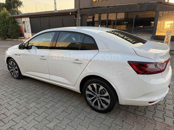 2025 RENAULT MEGANE 1.3 TCE ICON İLK SAHİBİ BOYASIZ SIFIR EMSALİ