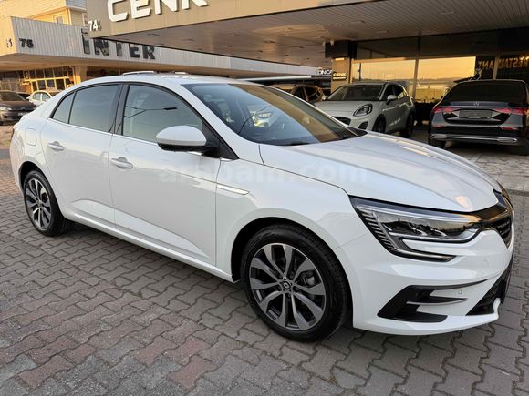 2025 RENAULT MEGANE 1.3 TCE ICON İLK SAHİBİ BOYASIZ SIFIR EMSALİ