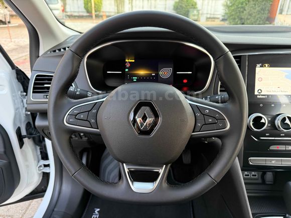 2025 RENAULT MEGANE 1.3 TCE ICON İLK SAHİBİ BOYASIZ SIFIR EMSALİ