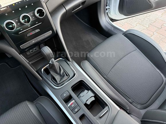 2025 RENAULT MEGANE 1.3 TCE ICON İLK SAHİBİ BOYASIZ SIFIR EMSALİ