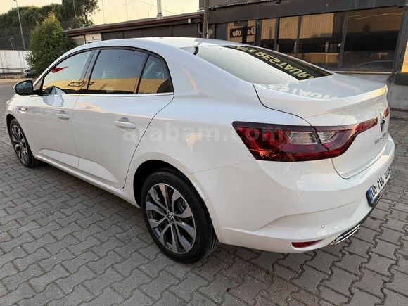 2025 RENAULT MEGANE 1.3 TCE ICON İLK SAHİBİ BOYASIZ SIFIR EMSALİ
