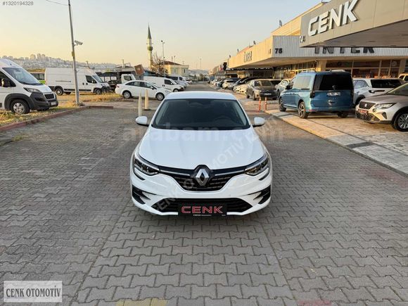 2025 RENAULT MEGANE 1.3 TCE ICON İLK SAHİBİ BOYASIZ SIFIR EMSALİ