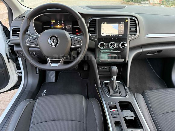 2025 RENAULT MEGANE 1.3 TCE ICON İLK SAHİBİ BOYASIZ SIFIR EMSALİ