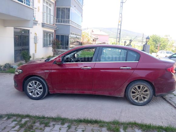 Sahibinden Fiat Egea 1.6 Multijet Lounge 2015 Model  249.000 km Kırmızı