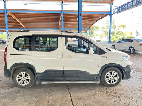 Sahibinden Peugeot Rifter 1.5 BlueHDI Active Skypack 2020 Model 