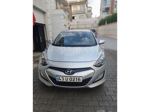Sahibinden Hyundai i30 1.6 CRDi Style 2012 Model  171.000 km Gri (Gümüş)