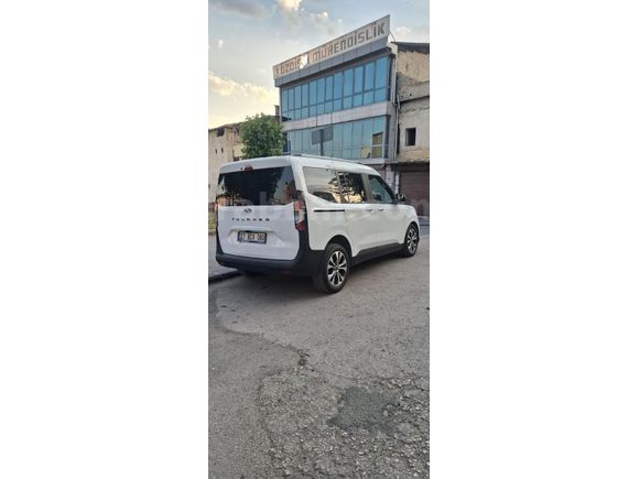 Sahibinden Ford Tourneo Courier 1.5 EcoBlue Titanium 2025 Model  6.000 km Beyaz