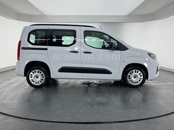 otomobil Opel Combo 1.5 D Essential