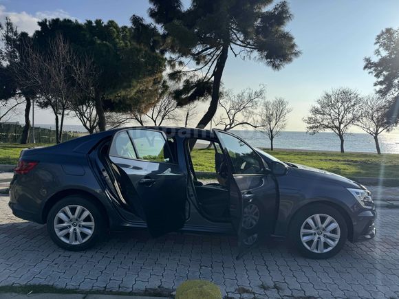 Sahibinden Renault Megane 1.3 TCe Touch 2025 Model 