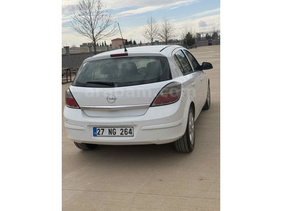 Sahibinden Opel Astra 1.6 Essentia 2012 Model  208.000 km Beyaz
