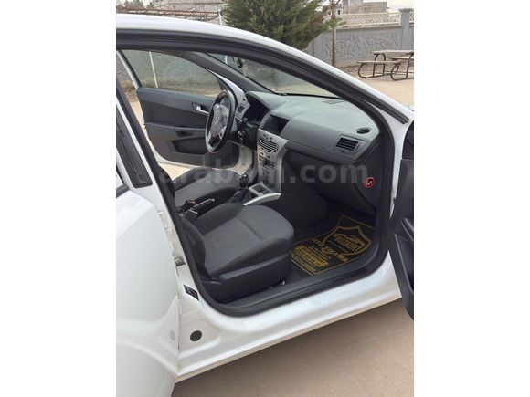 Sahibinden Opel Astra 1.6 Essentia 2012 Model  208.000 km Beyaz